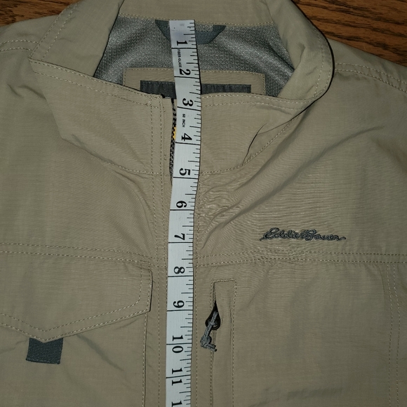 Eddie Bauer large men's tan Travex utility vest. - Picture 8 of 9